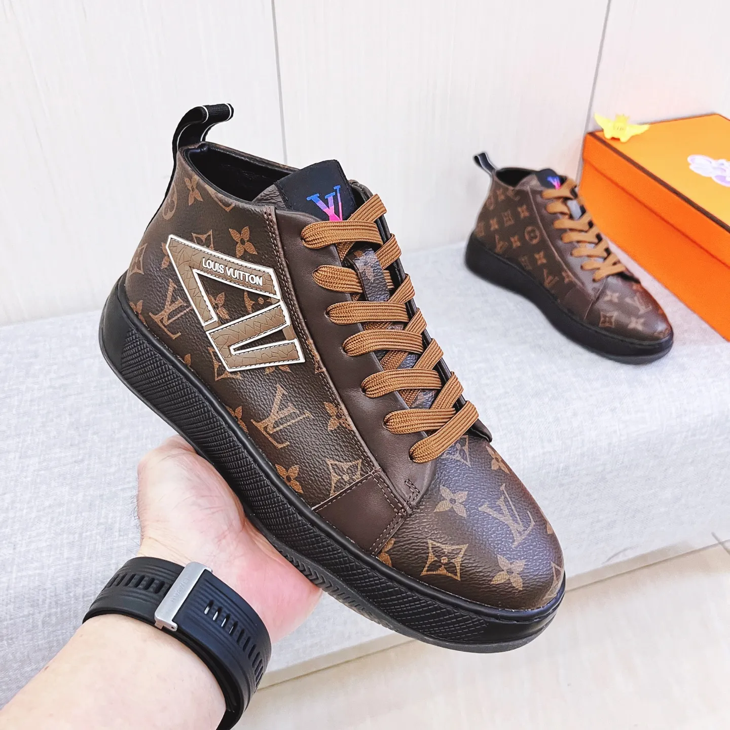 Men's shoes 💰 460 men's shoes 💰 [ LV ] 🔥 Louis Vuitton, high-end men's shoes brand official website 1:1 latest masterpiece: uppers are made of Italian imported first-layer cowhide with comfortable and breathable lining ➕ original non-slip and wear-resistant outsole 🔥, making walking more convenient and comfortable! An exclusive new model, a stunning work, a beautiful 1:1 replica [color] compared to the official quality! Create a fashionable personality to set off your uniqueness! A must-have for trendy men! Classic 🔥Size: 38-44 Color: 🔥 3⃣️colors available🔥.